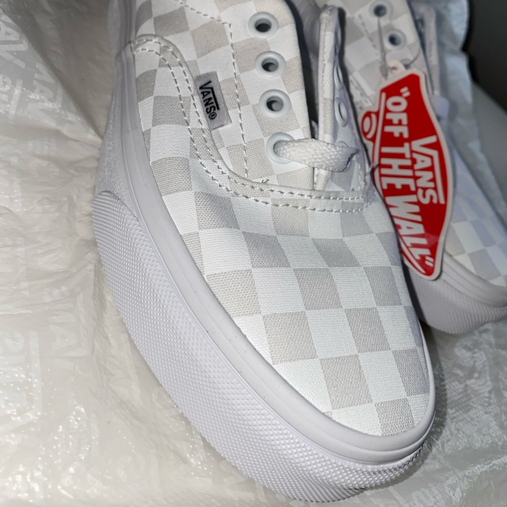 Vans - Picture 5 of 9